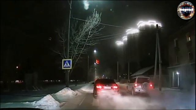 Супервумен из Барнаула спасла едва не попавшего под автобус юнца смотреть онлайн