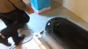 Как установить ножки на металлическую ванну?