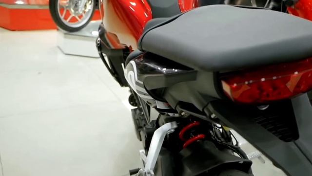 ស្វែងយល់ពីម៉ូតូធំ Honda CB 150r កូនកាត់ Cafe | Roth រ័ត្ន Motor Daily смотреть онлайн