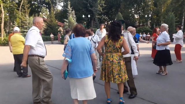 Ай лав ю - три волшебных слова!!!??Танцы в парке Горького!!!??Харьков 2021 смотреть онлайн