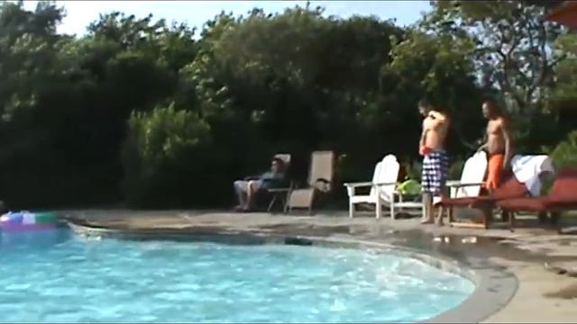MTK...2011....Steve pushes Pilato in the pool смотреть онлайн