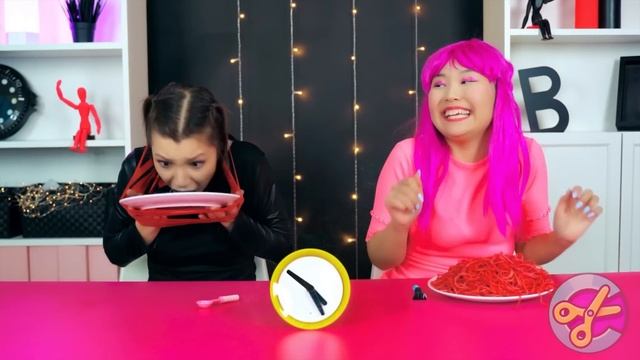 Челлендж с едой «Золото против Серебра» | Едим продукты одного цвета 24 часа от Craft4Fun Challenge смотреть онлайн