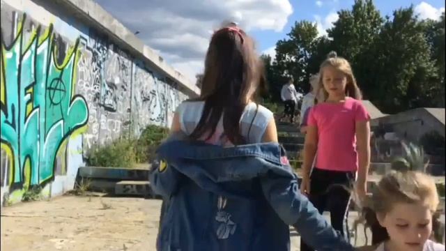 Катя Адушкина - BEAUTY BOMB Клип 6+ (ПАРОДИЯ) смотреть онлайн