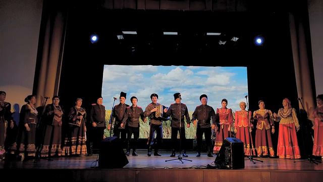 "Бравый атаман" сл. и муз. Лена Василёк Исполняет Хор казачьей песни "Раздолье" смотреть онлайн