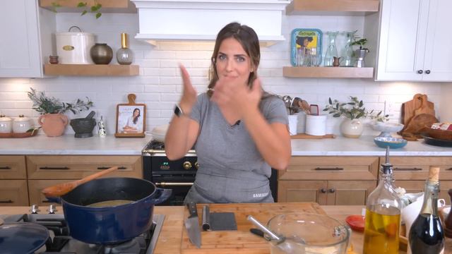 Laura Vitale Makes The Ultimate Tomato Bisque смотреть онлайн
