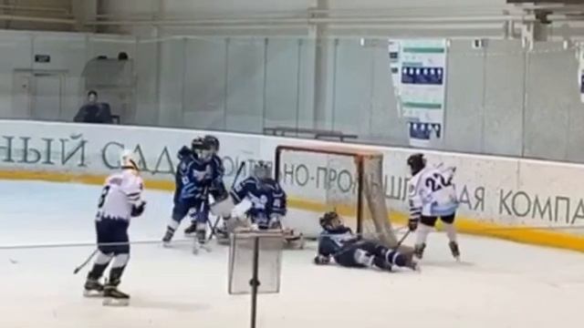 Гол Алекса Дериенко из-за ворот смотреть онлайн