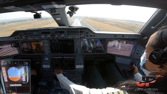 Airbus A350-900 Cleared right to 40,000 feet from takeoff смотреть онлайн