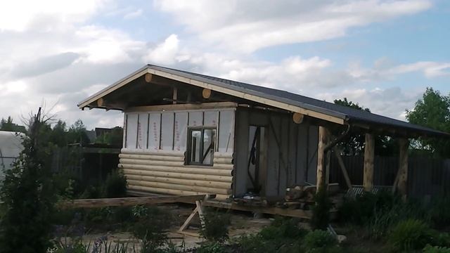 Фасад каркасной бани из половинок бревен. Имитация сруба. смотреть онлайн