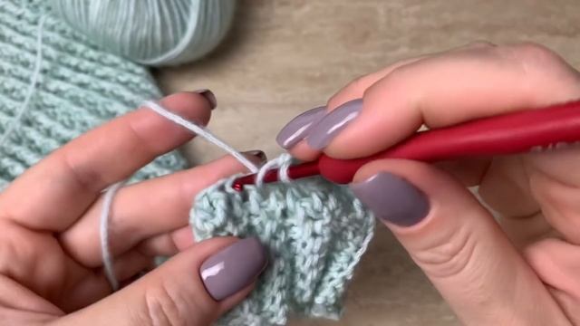 ЛЕГКО и БЫСТРО! ? КЛАССНАЯ ШАПОЧКА КРЮЧКОМ ? СПИРАЛЬНЫМ УЗОРОМ «ВОЗДУШНАЯ МЯТА» / МАСТЕР-КЛАСС смотреть онлайн