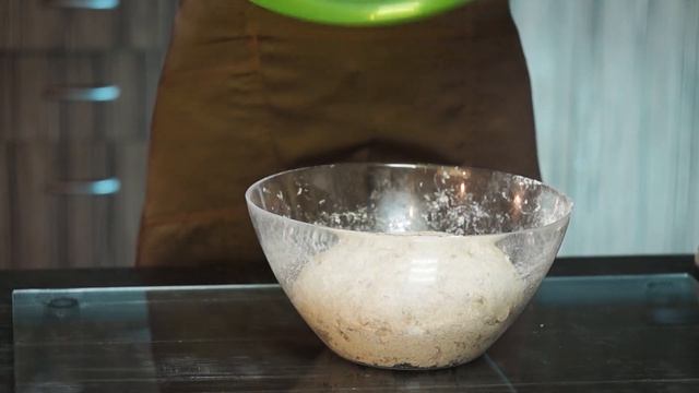 Хлеб с грецкими орехами! Видео-рецепт! Простой, вкусный, полезный хлебушек на ржаной закваске! смотреть онлайн