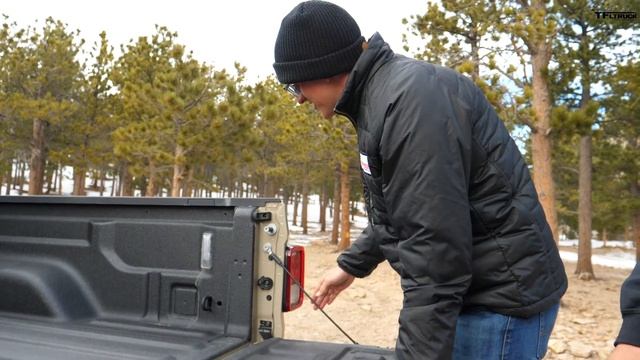 Can a Honda Ridgeline Keep Up With The Old School Ford Ranger & a New Jeep Gladiator Off-Road? смотреть онлайн