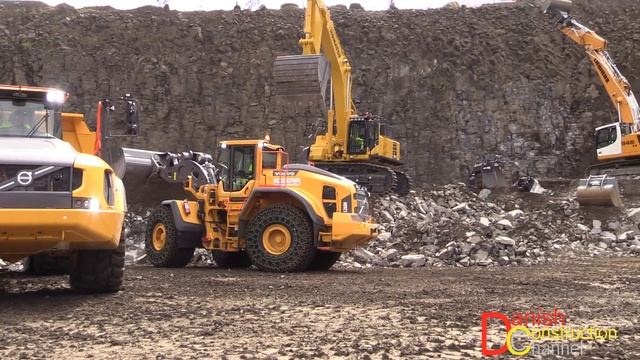 Volvo L260H Wheelloader Loading Volvo A60H Dumper Live Demo @ Steinexpo 2017