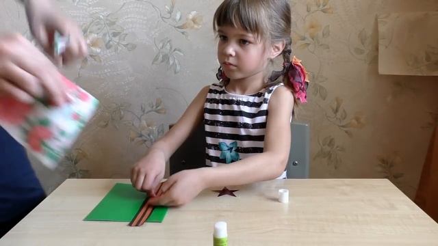 Как сделать простую открытку 23 февраля своими руками. Поделки из бумаги. Аппликация. смотреть онлайн