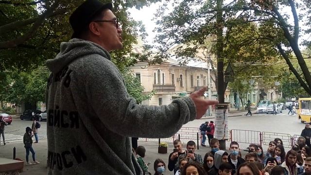 Стас Домбровский (Одесса) читает стихи на выборах студентам Юракадемии 25.10.2020 смотреть онлайн