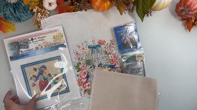#22 Вышивальные запасы с птичками: 50 наборов, 9 готовых и 6 начатых работ смотреть онлайн