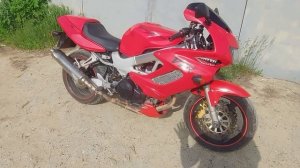 Honda VTR 1000F - это Вам не рядная четвёрка! ВТР особенности ?