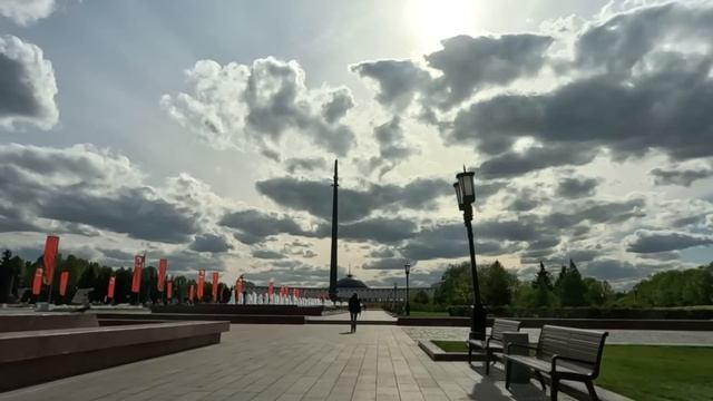 Многодетная мать пустила в метель бродягу, а увидев у дома доярки кортеж из джипов, деревня замерла смотреть онлайн