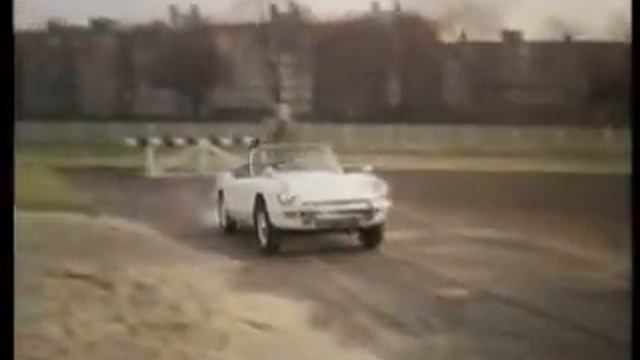 monty python upper class twit of the year смотреть онлайн