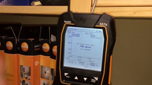 Testo 557S vacuum decay test using the Bluetooth Testo 552i. Why U don’t use refrigerant hoses смотреть онлайн