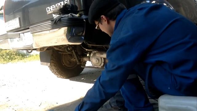 Ремонт глубокой царапины бампера.Удаляем деффект. смотреть онлайн