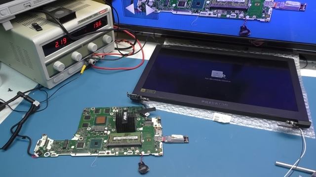 Acer Predator задымился во время работы и чудо, что он не загорелся. Невероятное везение владельца. смотреть онлайн