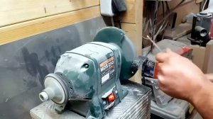 Показываю как я своими руками делал отрезной резец для токарного по дереву