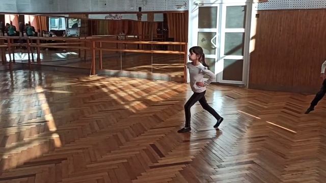 Комбінація кроку польки з кроком з підскоком смотреть онлайн