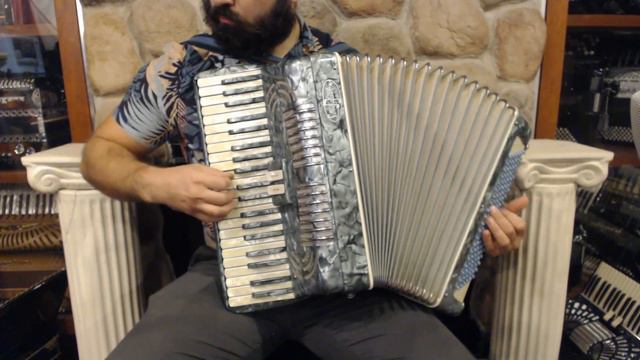 4908 - Blue Steel Stradavox Piano Accordion LM 41 120 $699 смотреть онлайн