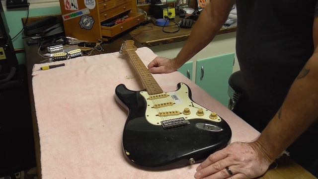 My guitar was held hostage! смотреть онлайн