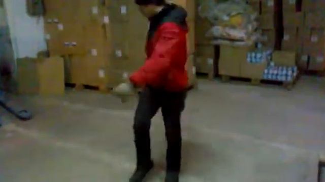 Простой рабочий оффигенно танцует смотреть онлайн