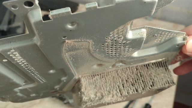 PS4 шумит как самолёт. Устраняем, замена термопасты. смотреть онлайн