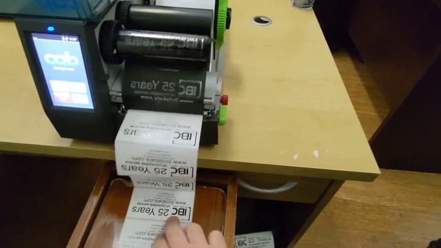 Printing and stacking fan folded labels using the Eos2 смотреть онлайн