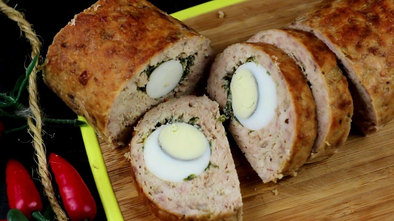 ВКУСНЫЙ И СОЧНЫЙ РУЛЕТ ИЗ ФАРША С ЯЙЦОМ В ДУХОВКЕ!Очень вкусная альтернатива колбасе. смотреть онлайн