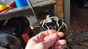 Подключение электродвигателя 380В на 220В через конденсаторы и кнопку ПНВС. Реверс.