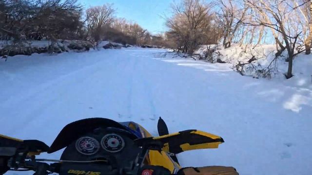Ski-Doo MXZ 600 SDI trail riding and wheelies!! смотреть онлайн