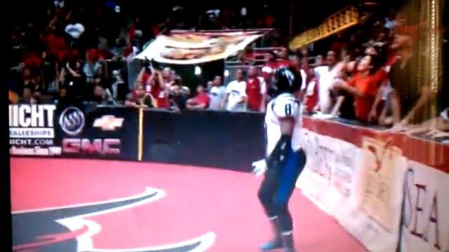 Arena Football League fan Tackles and Holds player смотреть онлайн