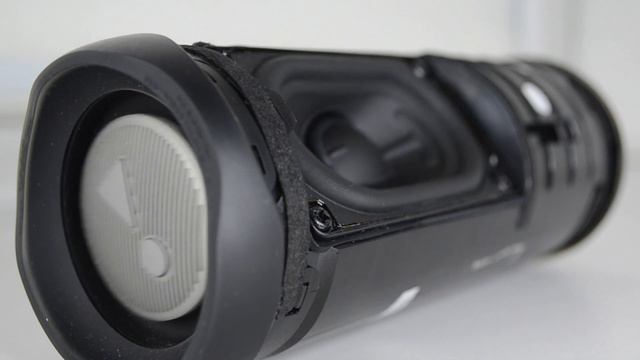 Колонка JBL FLIP 5 LFM 60% Bass Test РЕАКЦИЯ НА ПЕСНИ ЖИВЕШЬ МНЕНИЕМ ПОДРУЖЕК смотреть онлайн