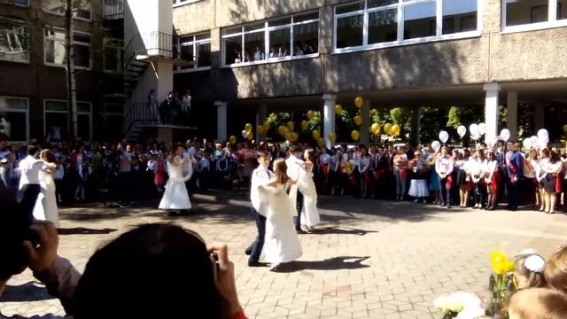 Гимназия №22,город Калининград - Вальс на Последнем Звонке смотреть онлайн