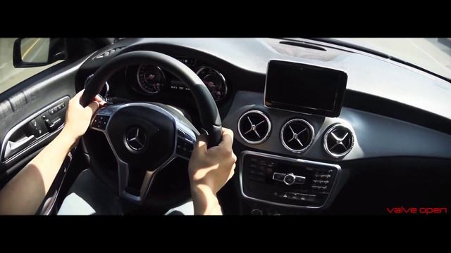 Mercedes-Benz CLA 45 AMG Start up Exhaust sound & Acceleration ! смотреть онлайн