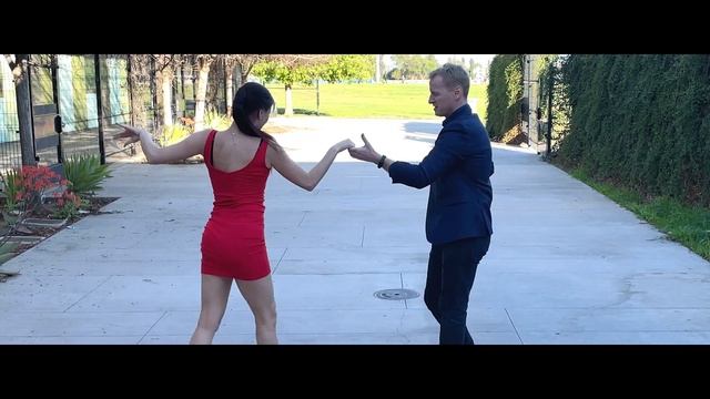 Dancing Salsa to "Felices los 4" by Maluma and Marc Anthony смотреть онлайн