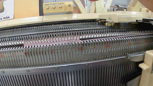 Manta Gravata Feita Em Máquina De Tricô