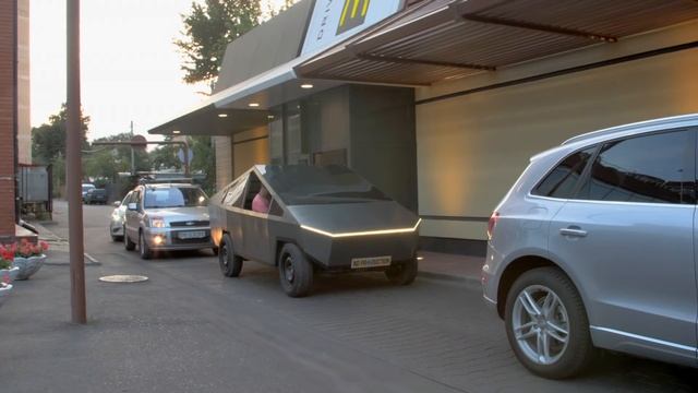 ТЕСЛА КИБЕРТРАК ИЗ ЖИГУЛЯ | ПРАНК МакАвто - McDonald's Реакция