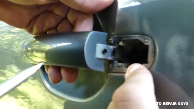 HOW TO REMOVE EXTERIOR REAR DOOR HANDLE ON VW TOUAREG смотреть онлайн