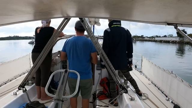 Overnight passage with my 70yo MUM! (Learning By Doing Ep208) смотреть онлайн