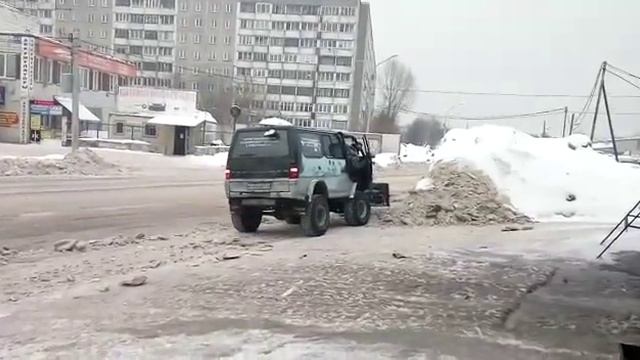Делика чистит снег смотреть онлайн