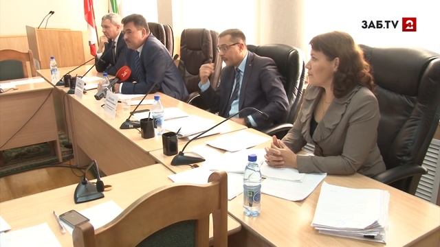 Депутат Щебеньков сравнил бизнес с курочкой, чьи перья вырывают, а тушку варят смотреть онлайн