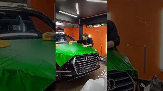 Audi Q7 Процесс замены цвета автомобиля с помощью пленки. #PlenkiSPb смотреть онлайн