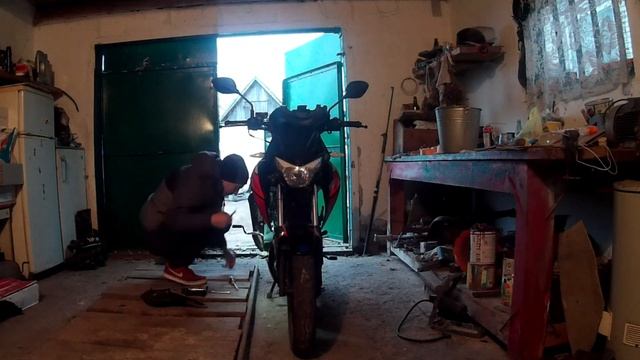 Снимаем аккумулятор на мотоцикле l Geon Pantera l смотреть онлайн
