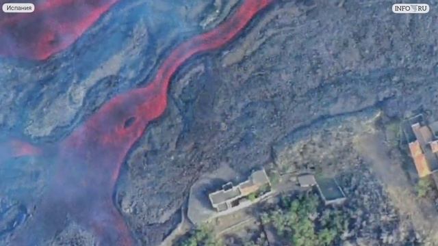 Зона отчуждения! Извержение вулкана на Канарских островах. Вулкан Кумбре-Вьеха, Испания 06.10.2021 смотреть онлайн