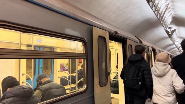 Электропоезд 81-769/761 ”Ока” №018 на станции Марксистская КалЛ смотреть онлайн